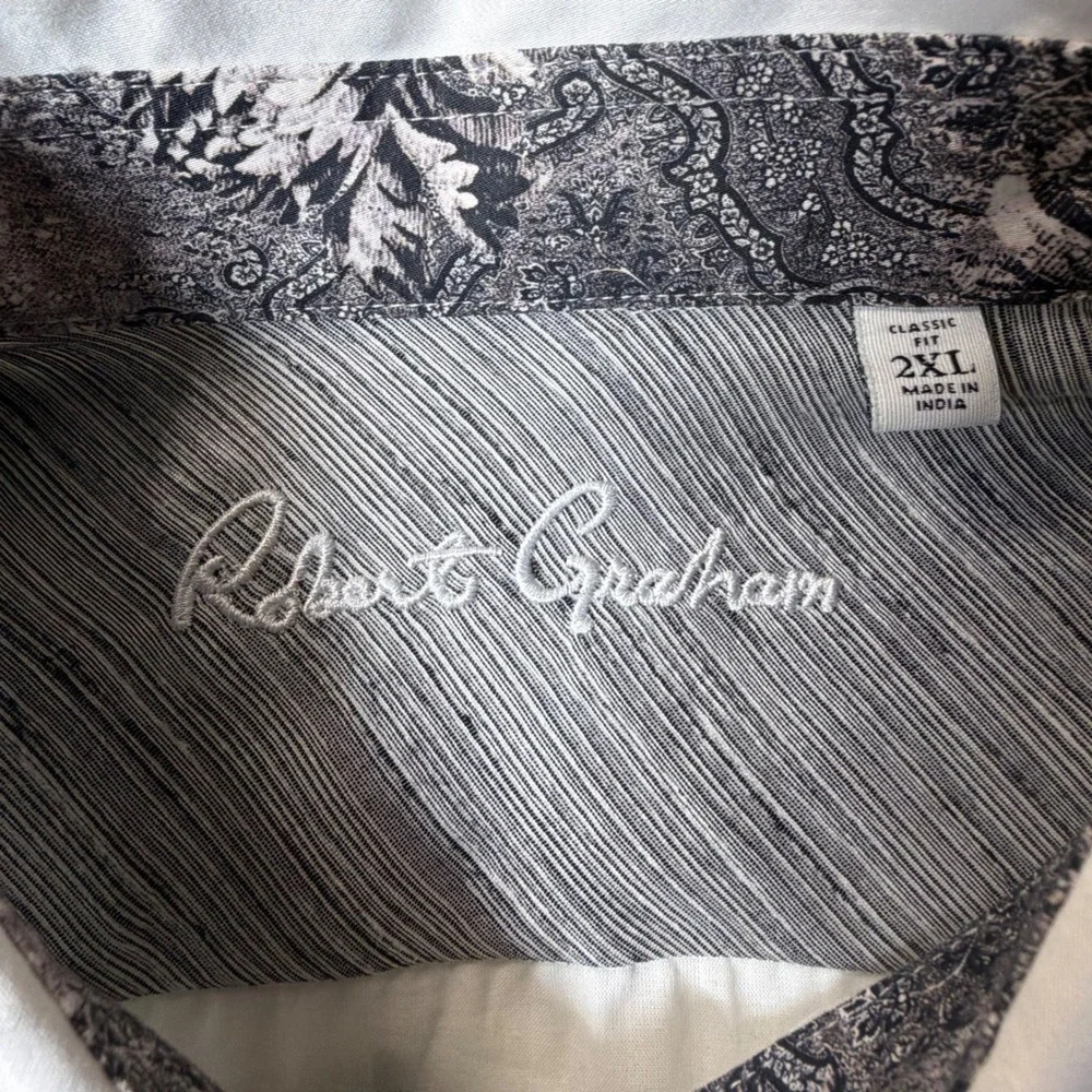 Robert Graham Button Up Men 2XL White Sports Car Graphic Short Sleeve Paisley